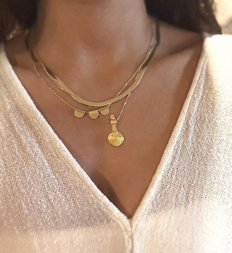 CHANDRA COLLECTIONS Sol Thread Necklace
