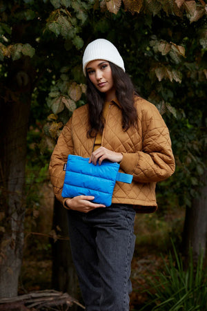 BASE Flat Base - Bleu HANDBAG - Zabecca Living