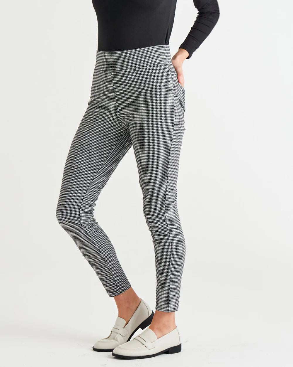 BETTY BASICS Houndstooth Stretchy Ponte Skinny Legging - Black Houndstooth JOGGER - Zabecca Living