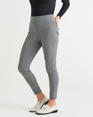 BETTY BASICS Houndstooth Stretchy Ponte Skinny Legging - Black Houndstooth JOGGER - Zabecca Living