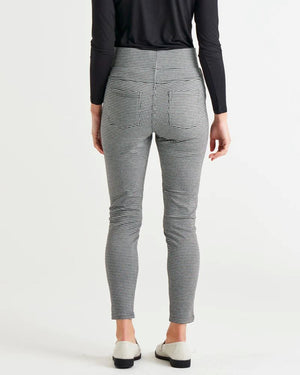 BETTY BASICS Houndstooth Stretchy Ponte Skinny Legging - Black Houndstooth JOGGER - Zabecca Living