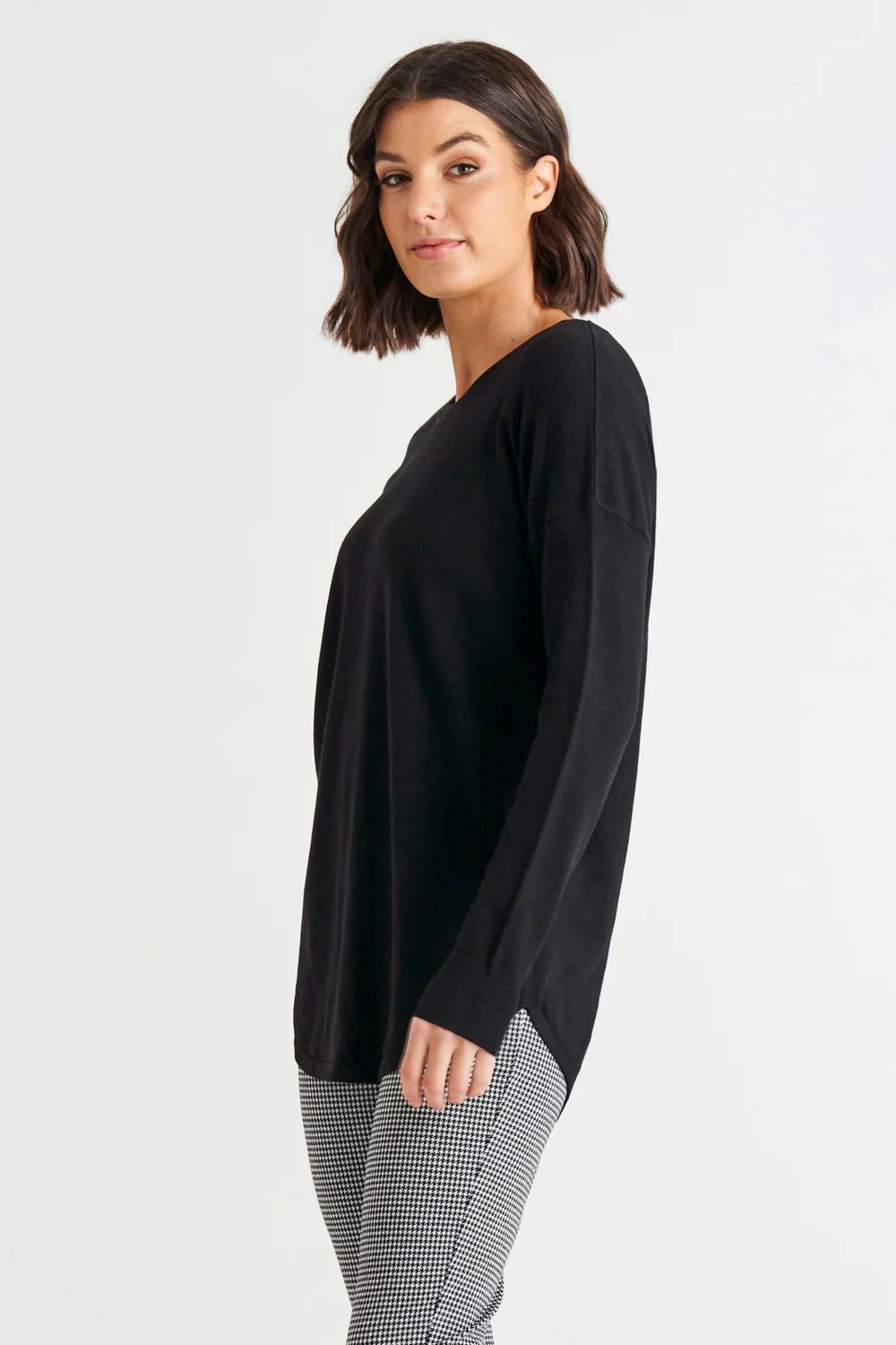 BETTY BASICS Sophie Relaxed Knit Jumper - Black Jumpers + Knitwear - Zabecca Living