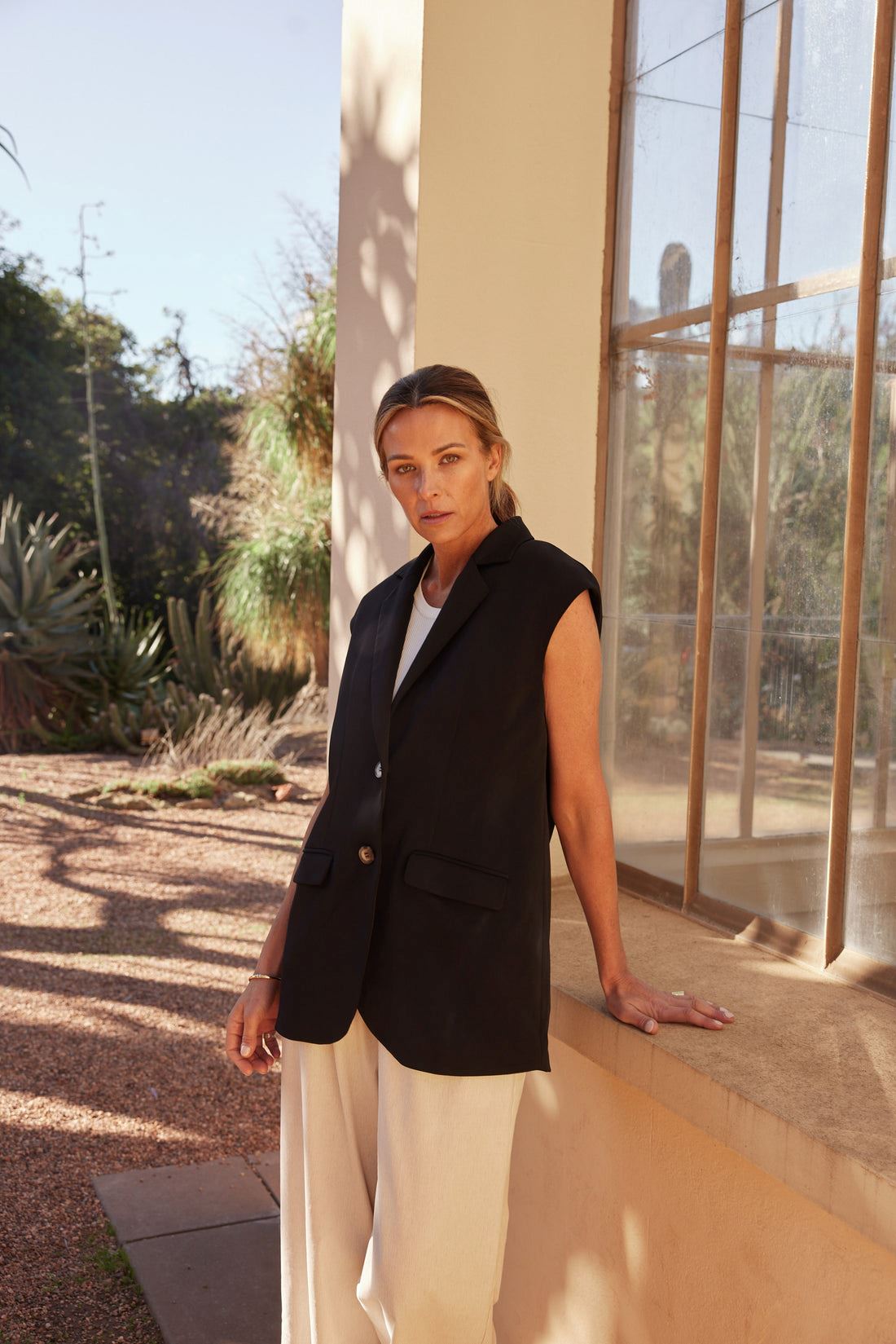 BRAVE AND TRUE Moma Vest - Black vest - Zabecca Living