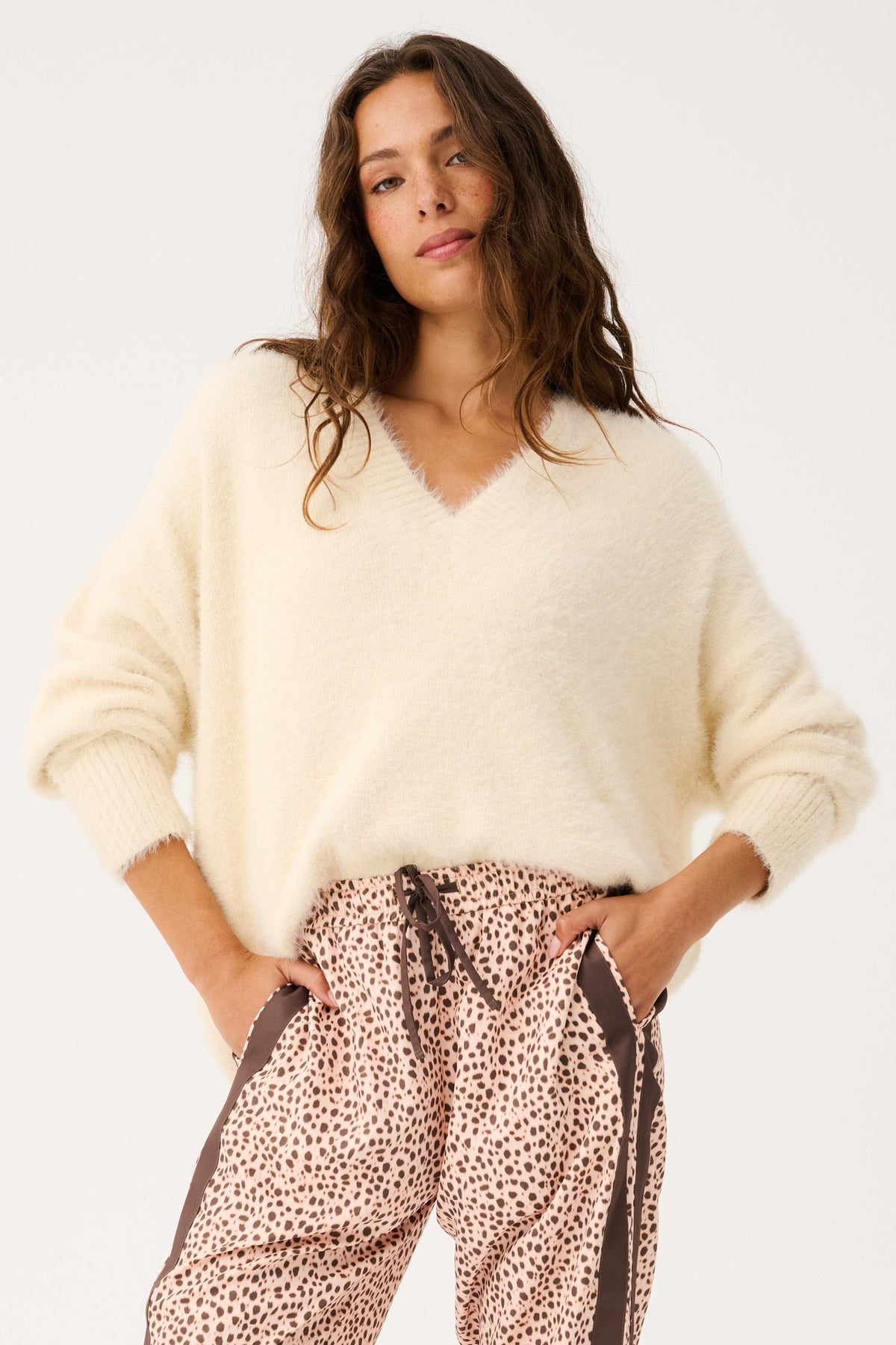 CARTEL & WILLOW Emmie Knit Sweater - Cream Jumpers + Knitwear - Zabecca Living