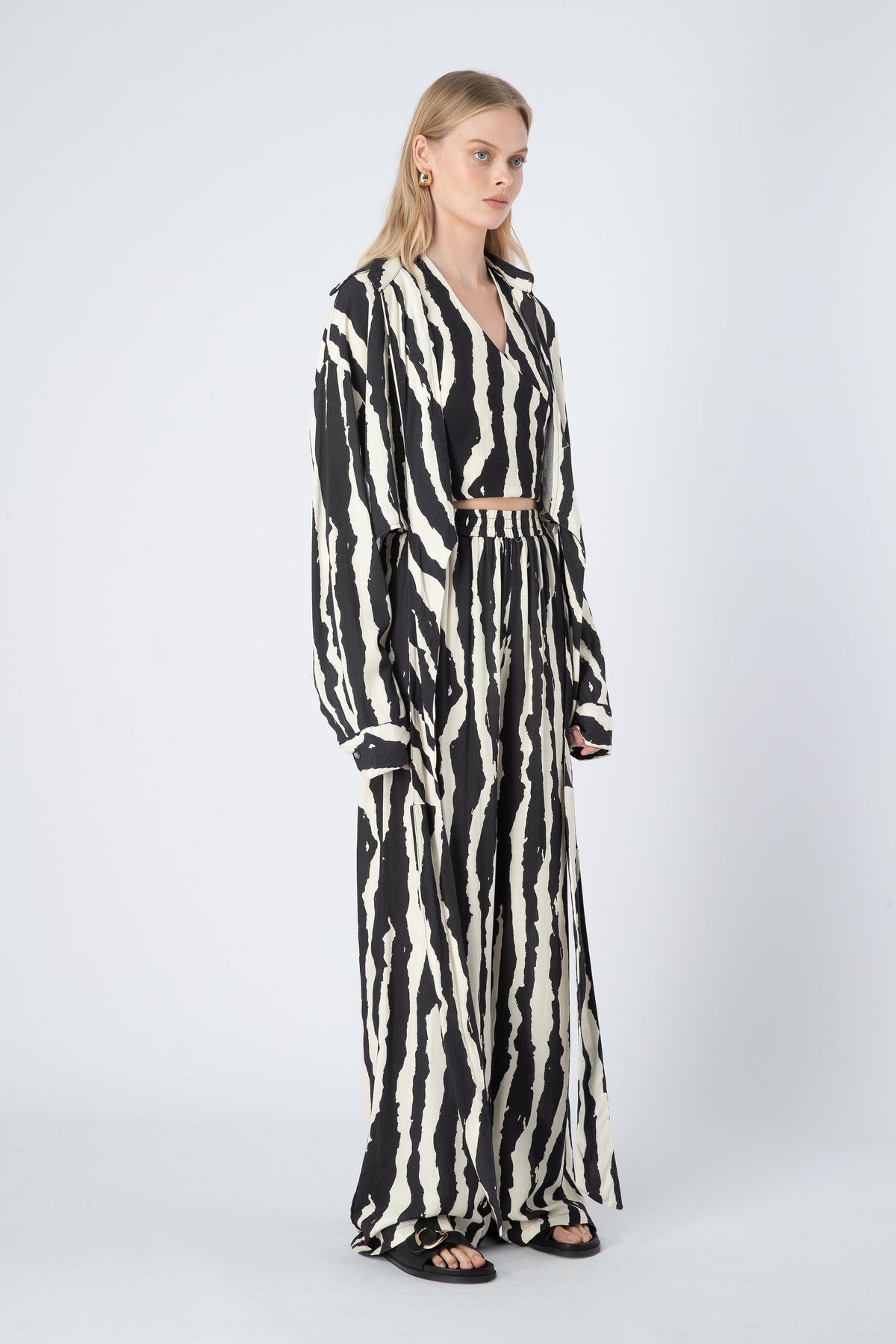 CURAAE Rumi Shirt - Black / White Shirts & Blouses - Zabecca Living