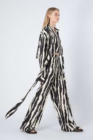 CURAAE Rumi Shirt - Black / White Shirts & Blouses - Zabecca Living