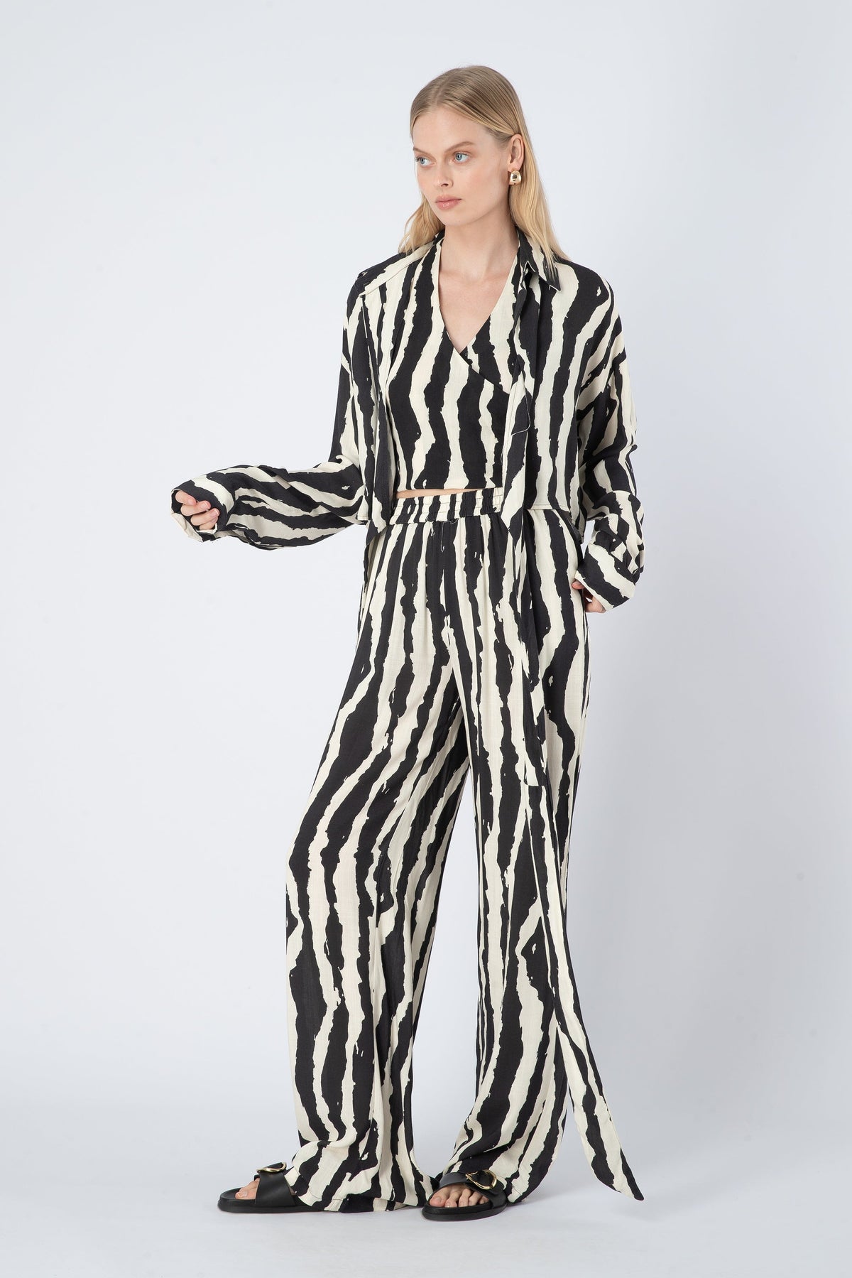 CURAAE Rumi Shirt - Black / White Shirts & Blouses - Zabecca Living