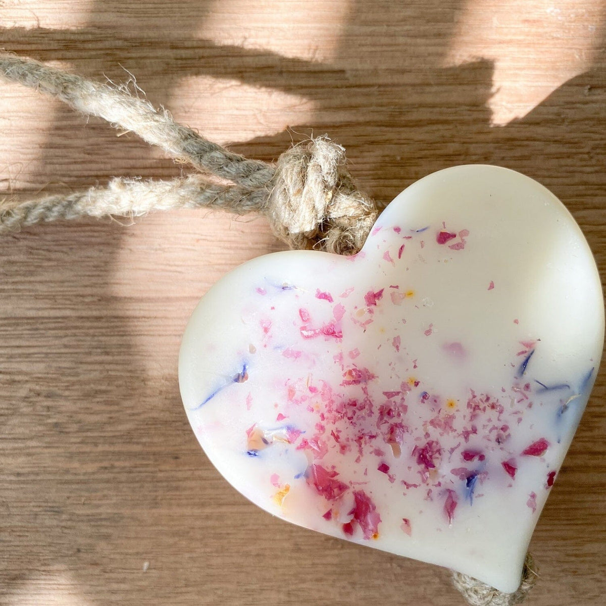 DINDI NATURAL Wax Heart On A Rope - Rose Geranium FRAGRANCE - Zabecca Living