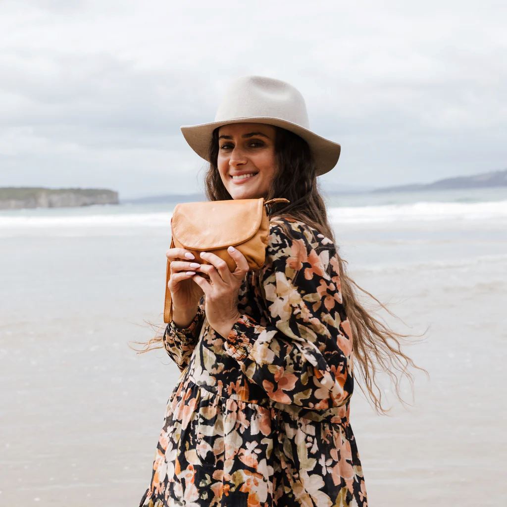 DUSKY ROBIN Zoe Bag Clutch - Tan HANDBAG - Zabecca Living
