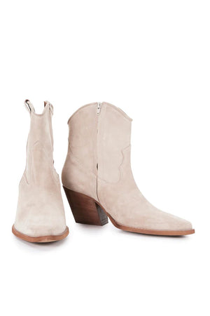 ESTILO EMPORIO Cavalier Suede Boot - Sand FOOTWEAR - Zabecca Living