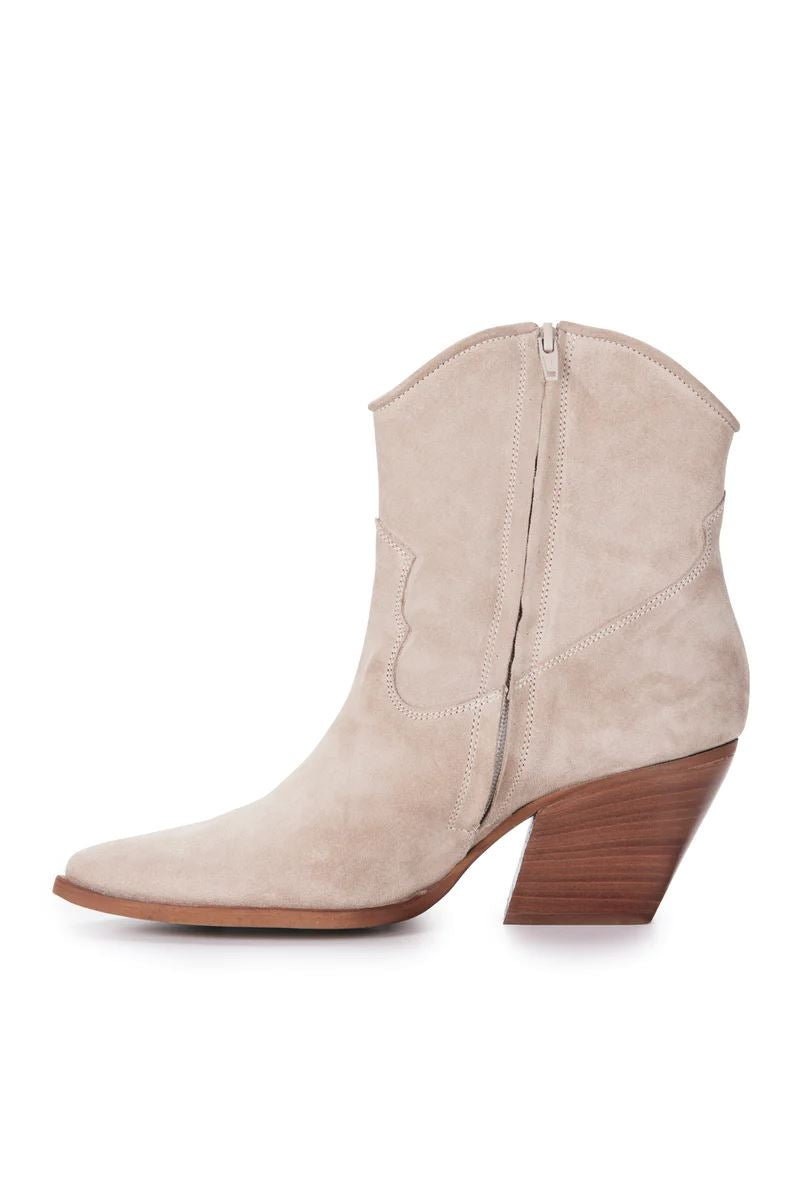 ESTILO EMPORIO Cavalier Suede Boot - Sand FOOTWEAR - Zabecca Living