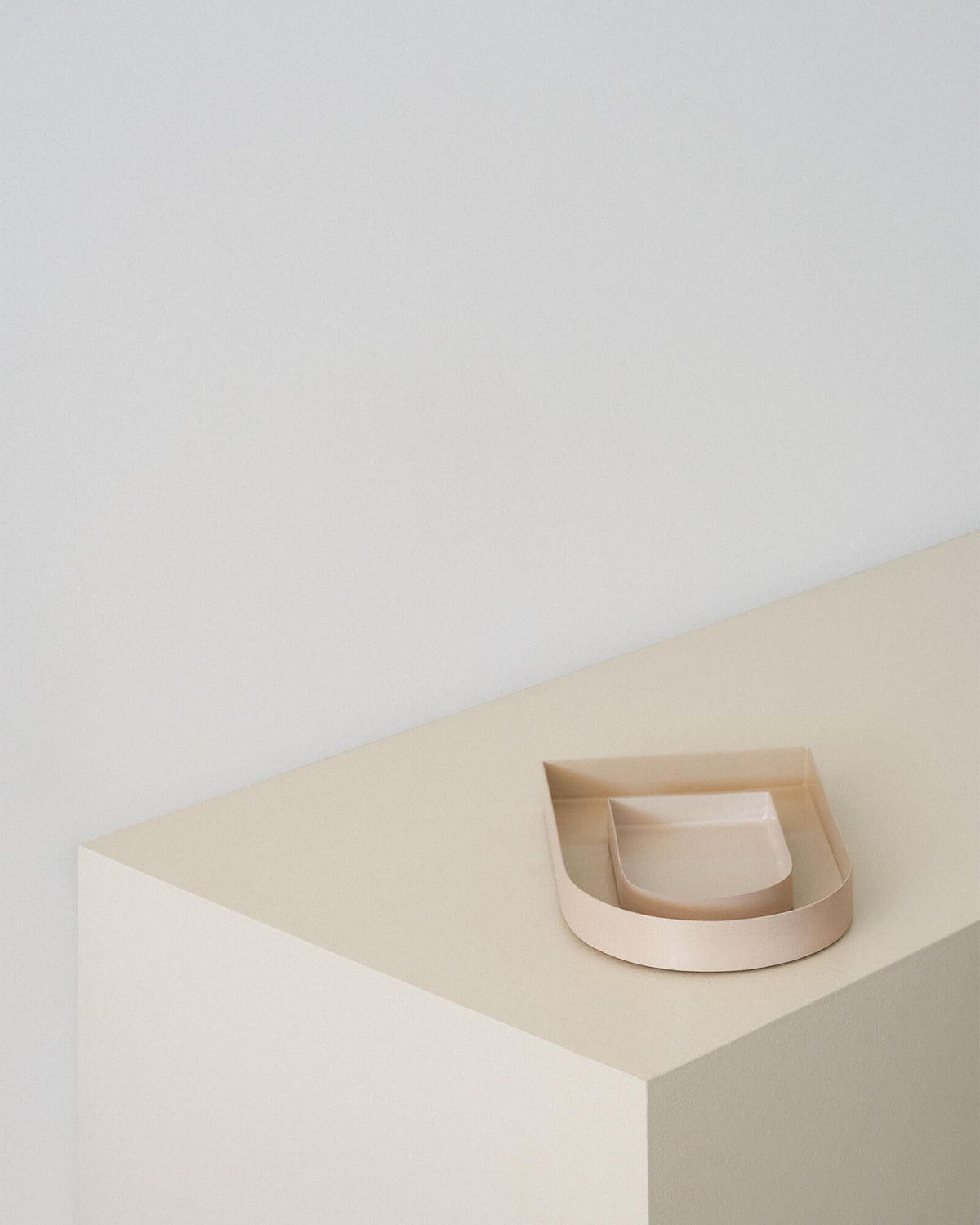 LIGHTLY Arc Tray Medium - Sand TRAY - Zabecca Living