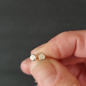 PAIRD Little Dotty Studs Earrings - Zabecca Living