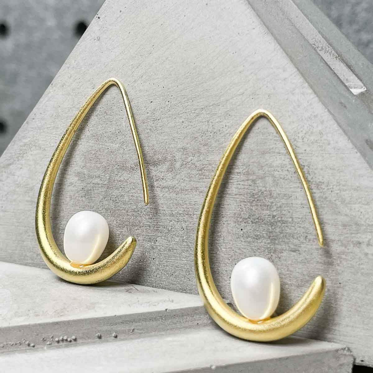 YiSu DESIGN Arch Hoop with Pearl Earrings - Zabecca Living
