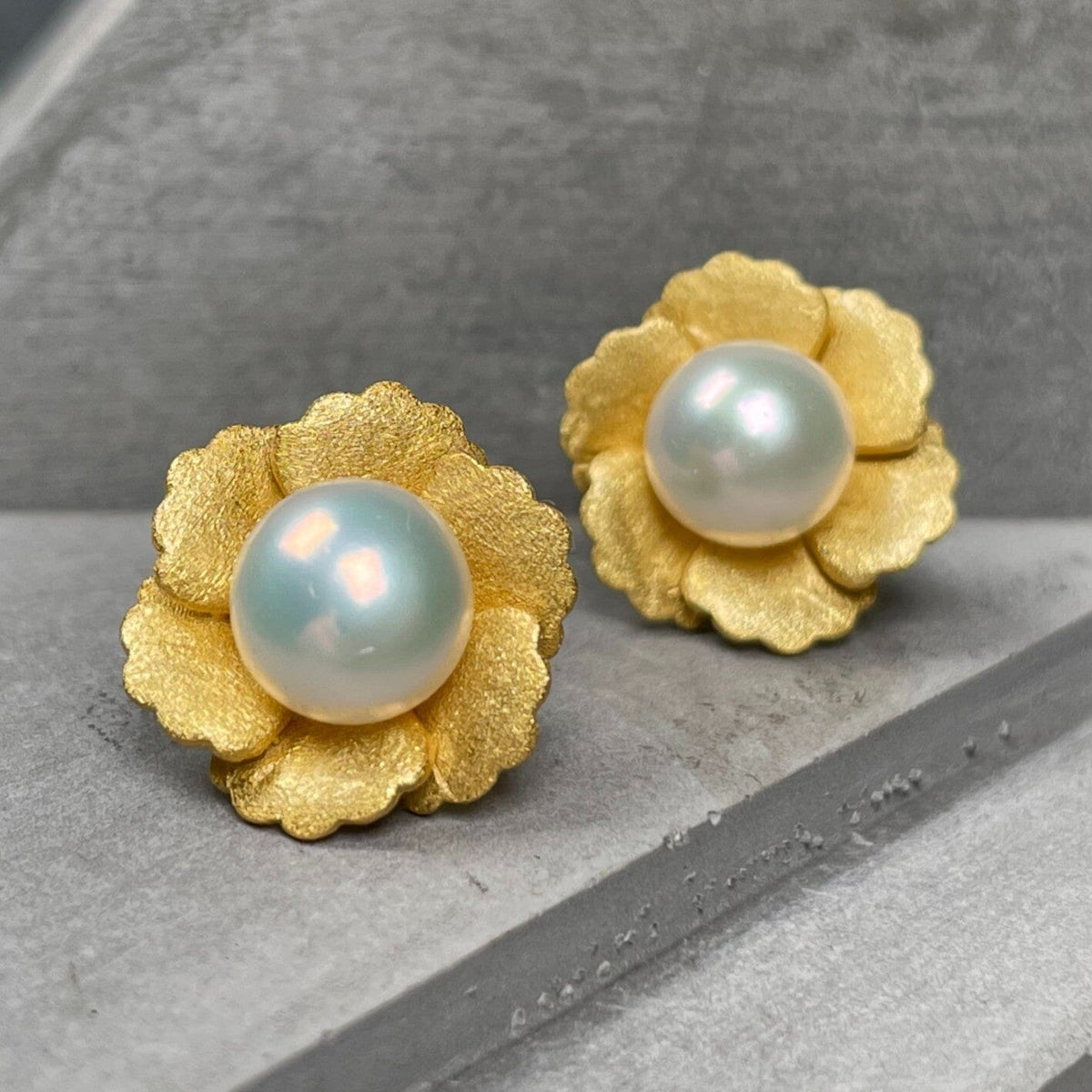 YiSu DESIGN Flower Stud Earrings Earrings - Zabecca Living
