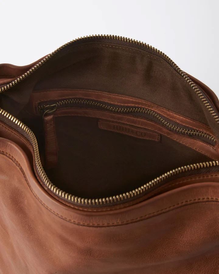 JUJU & CO Classic Slouchy - Cognac bag - Zabecca Living