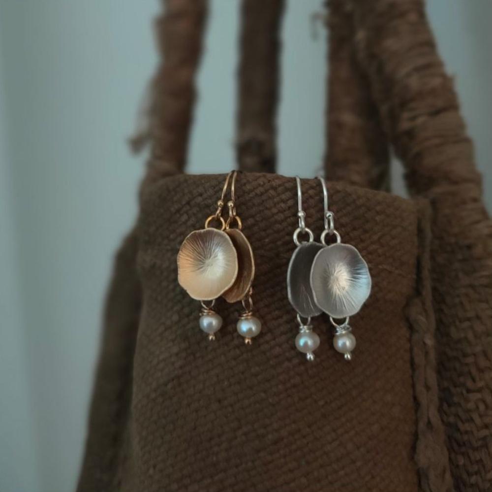 PAIRD Domed Water Lily Earring Earrings - Zabecca Living