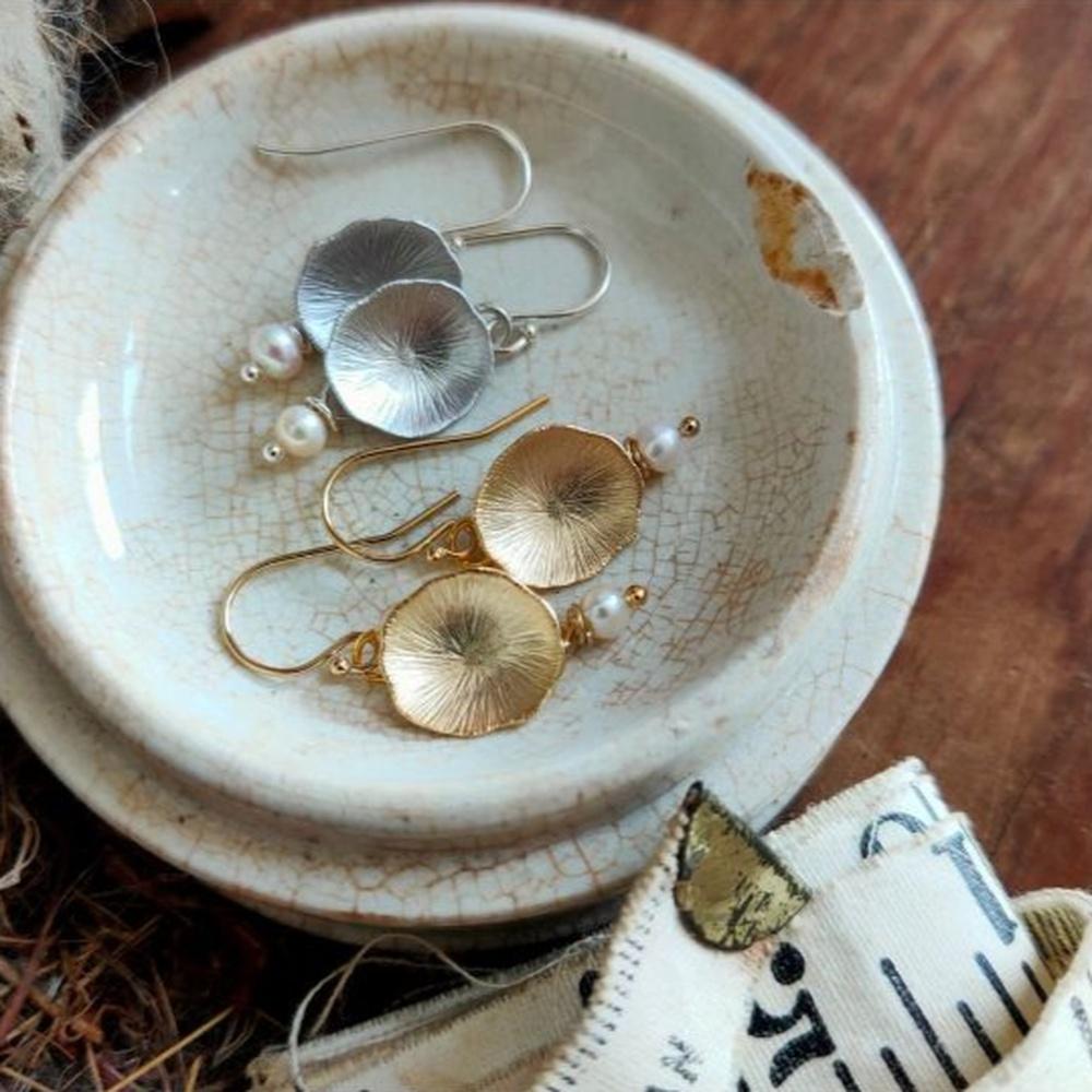 PAIRD Domed Water Lily Earring Earrings - Zabecca Living