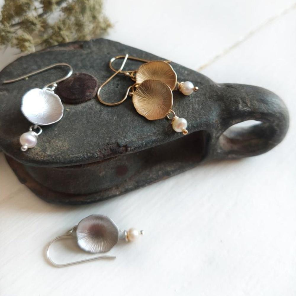 PAIRD Domed Water Lily Earring Earrings - Zabecca Living