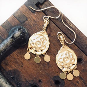 PAIRD Gold Charm Daisy Drop Earring Earrings - Zabecca Living