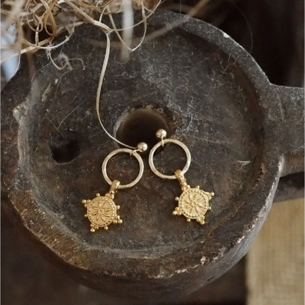 PAIRD Golden Luxor Studs Earrings - Zabecca Living