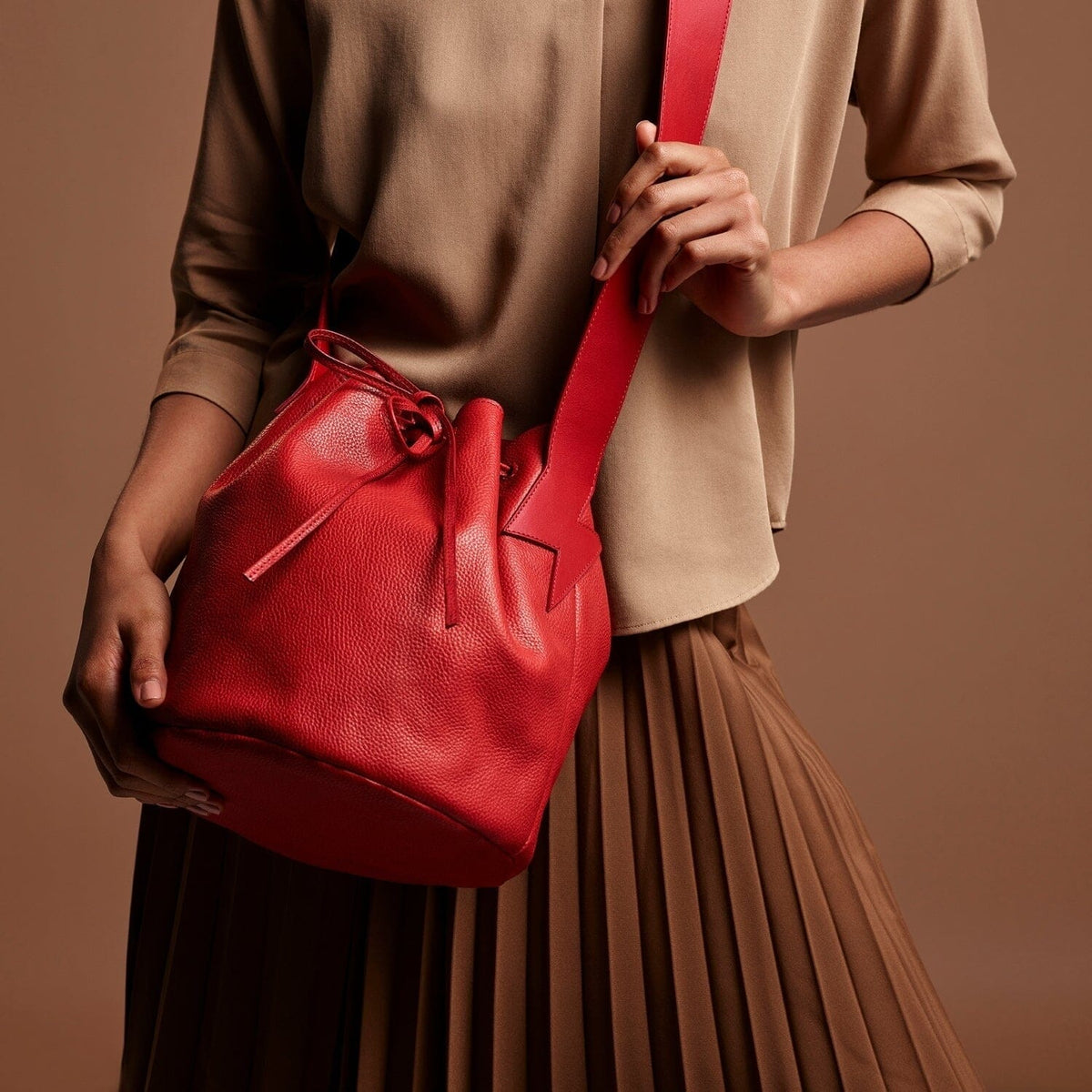 BE HOLD Bucket Bag - Rosso Red HANDBAG - Zabecca Living