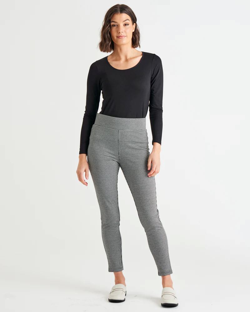 BETTY BASICS Houndstooth Stretchy Ponte Skinny Legging - Black Houndstooth JOGGER - Zabecca Living