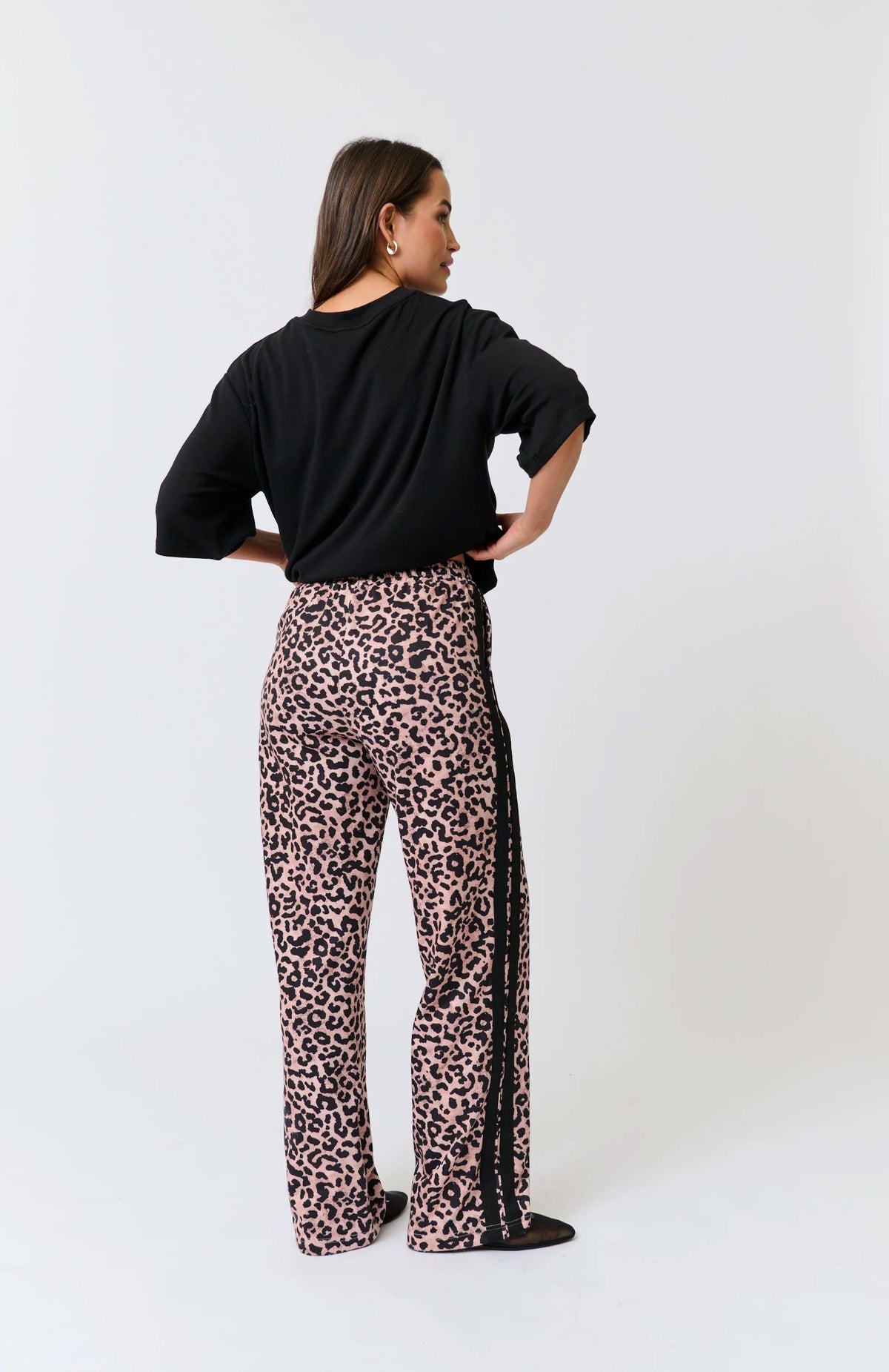 CARTEL &amp; WILLOW Adeline Pant - Neutral Leopard JOGGER - Zabecca Living