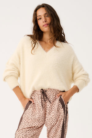 CARTEL & WILLOW Emmie Knit Sweater - Cream Jumpers + Knitwear - Zabecca Living