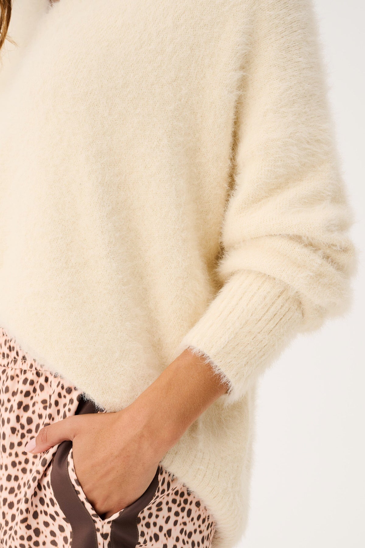 CARTEL & WILLOW Emmie Knit Sweater - Cream Jumpers + Knitwear - Zabecca Living