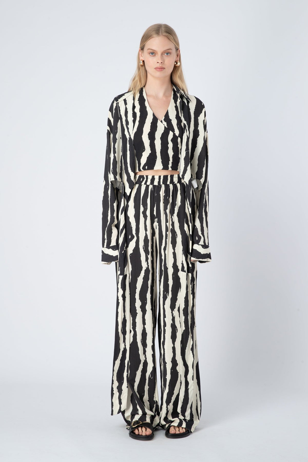 CURAAE Rumi Shirt - Black / White Shirts &amp; Blouses - Zabecca Living