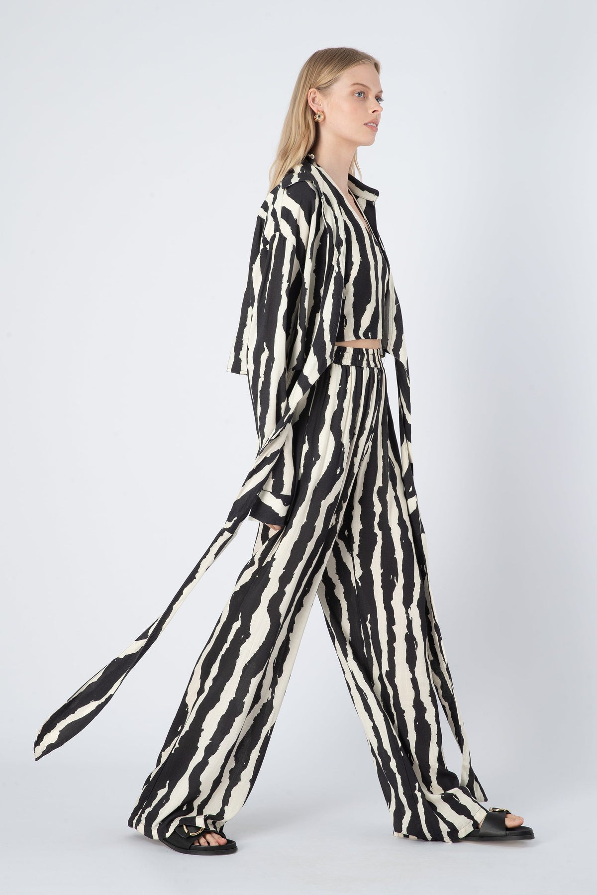 CURAAE Rumi Shirt - Black / White Shirts &amp; Blouses - Zabecca Living