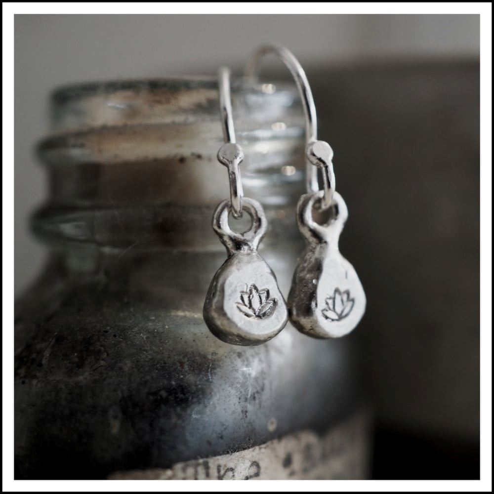 PAIRD Little Lotus Earrings - Silver Earrings - Zabecca Living