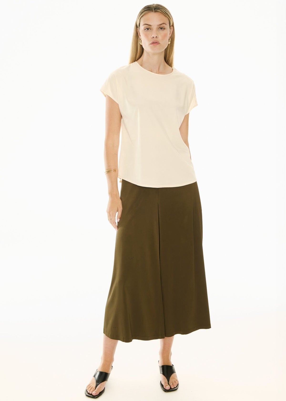 POL Rune Tee - Pebble Tee - Zabecca Living