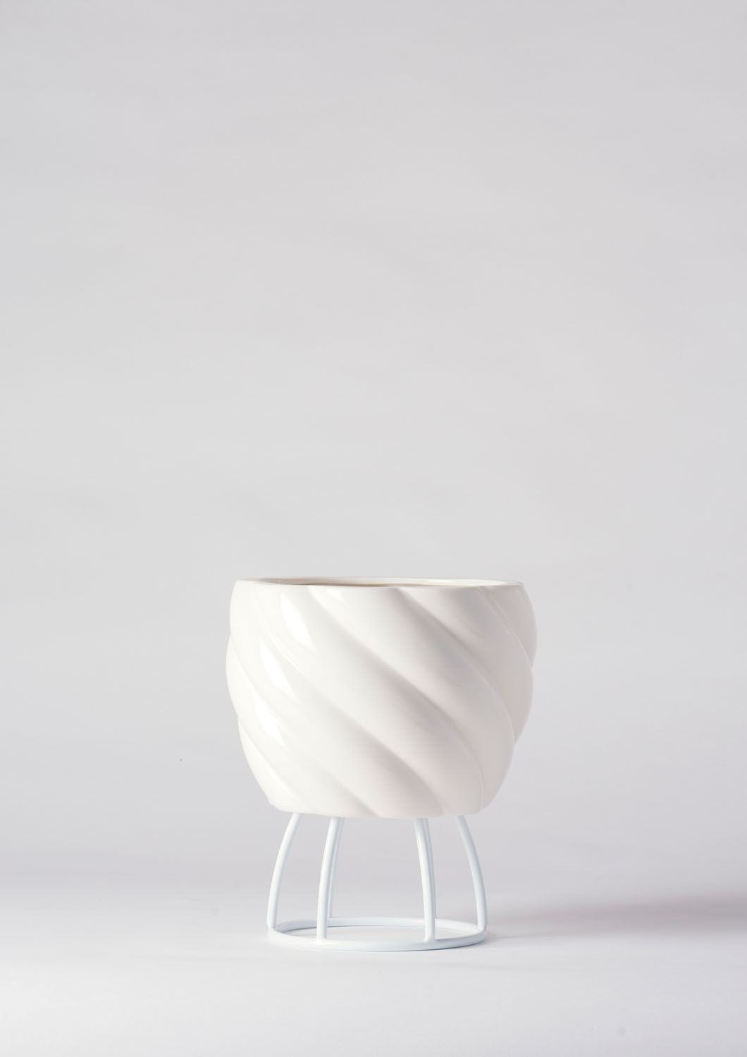 ANGUS &amp; CELESTE Spiral Plant Pot Small - White Planter - Zabecca Living