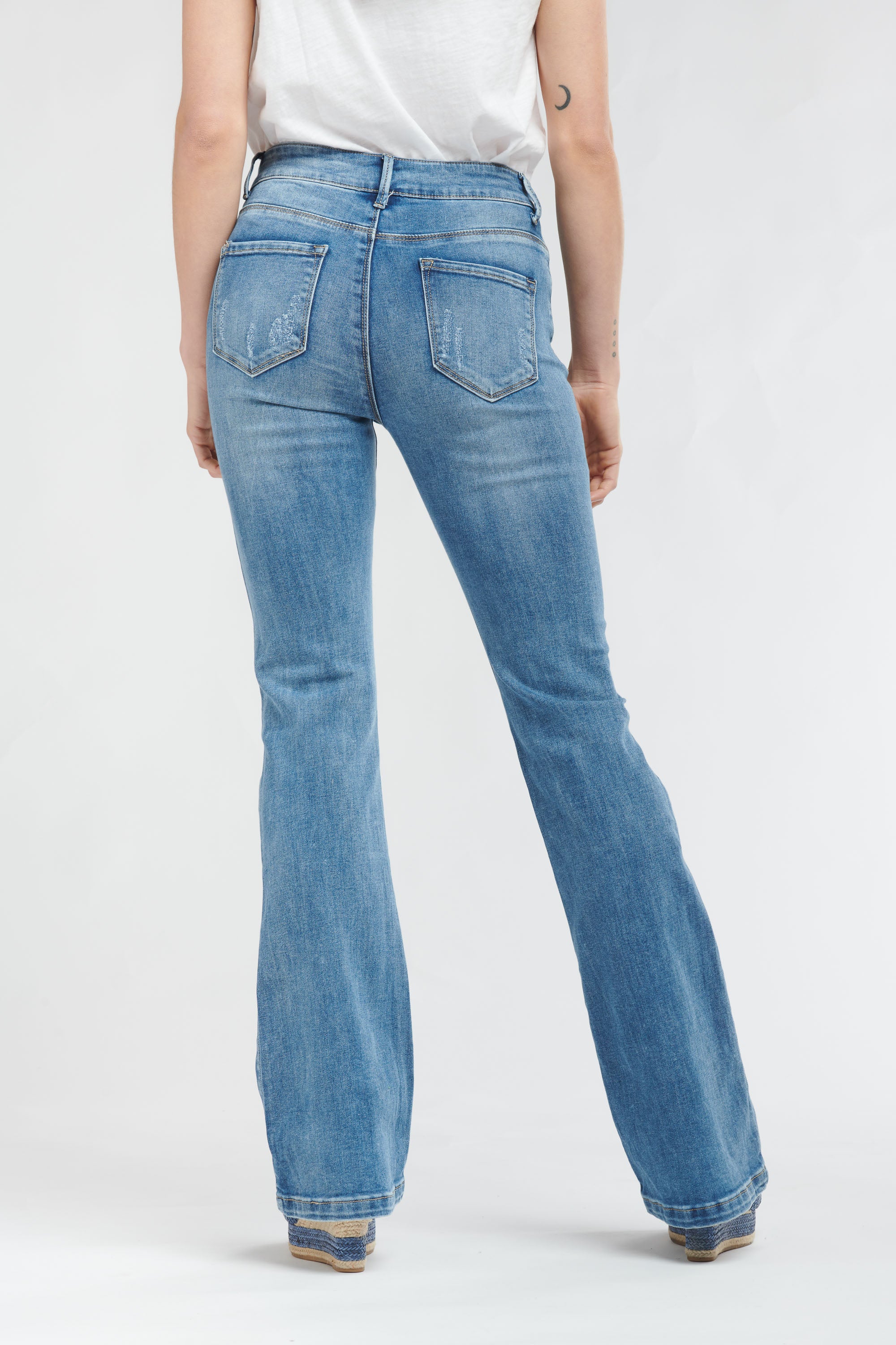 How do I measure my jeans to figure out my size in Brave Star