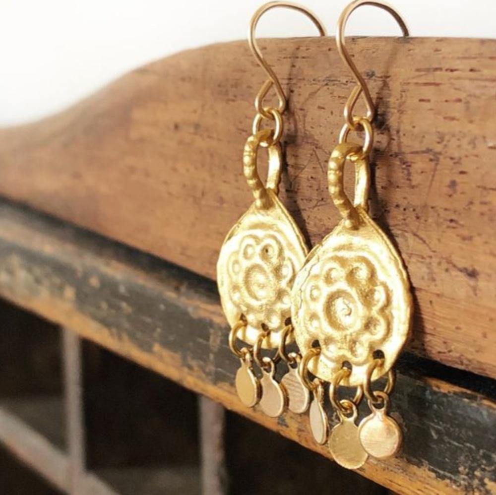 PAIRD Gold Charm Daisy Drop Earring Earrings - Zabecca Living