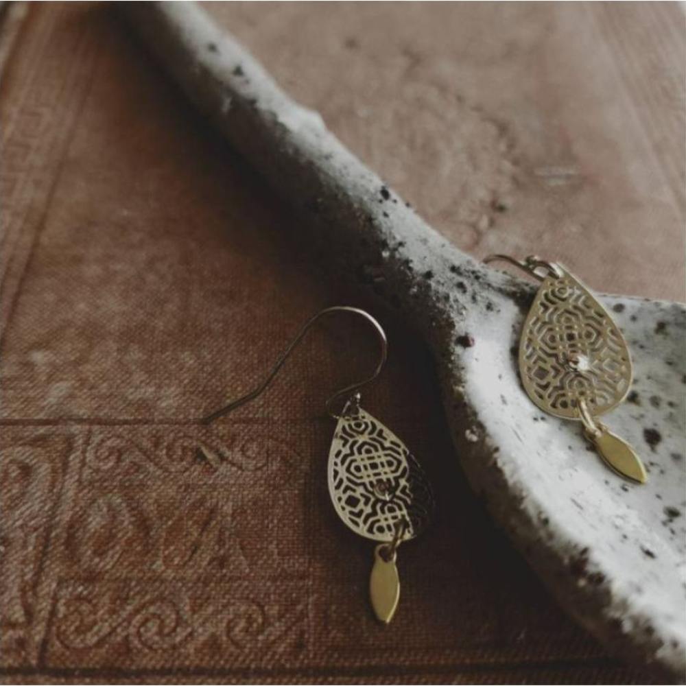 PAIRD Shining Aura Earrings Earrings - Zabecca Living