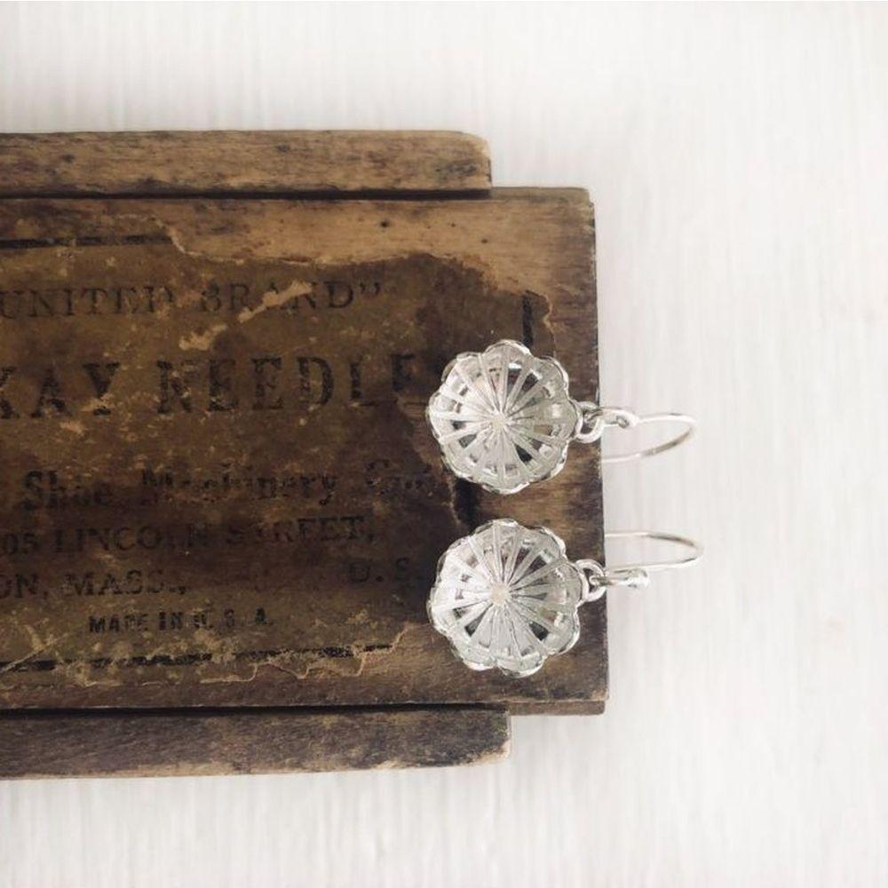 PAIRD Tibetan Lotus Earrings Earrings - Zabecca Living